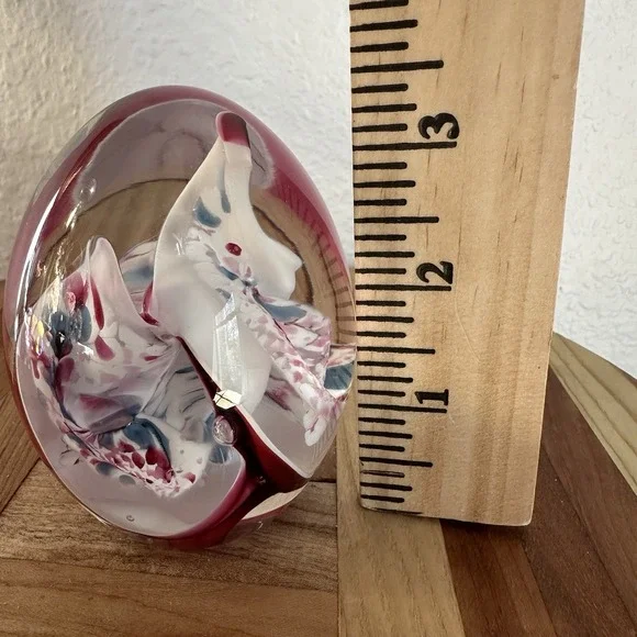 VTG 1999 Joanne Andrighetti Art Glass Paperweight 3.375 Signed Red White Blue‎